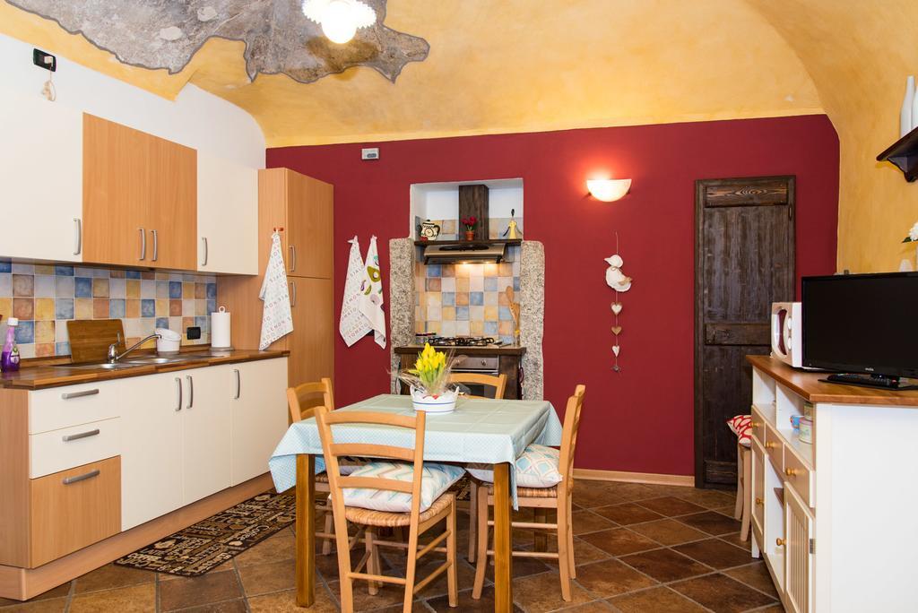 Casa Corte Alla Rocca Arona Ngoại thất bức ảnh
