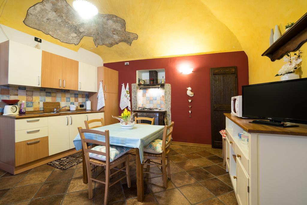 Casa Corte Alla Rocca Arona Ngoại thất bức ảnh